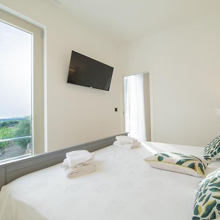 Seaside Elegance Suites Komiza Exterior photo