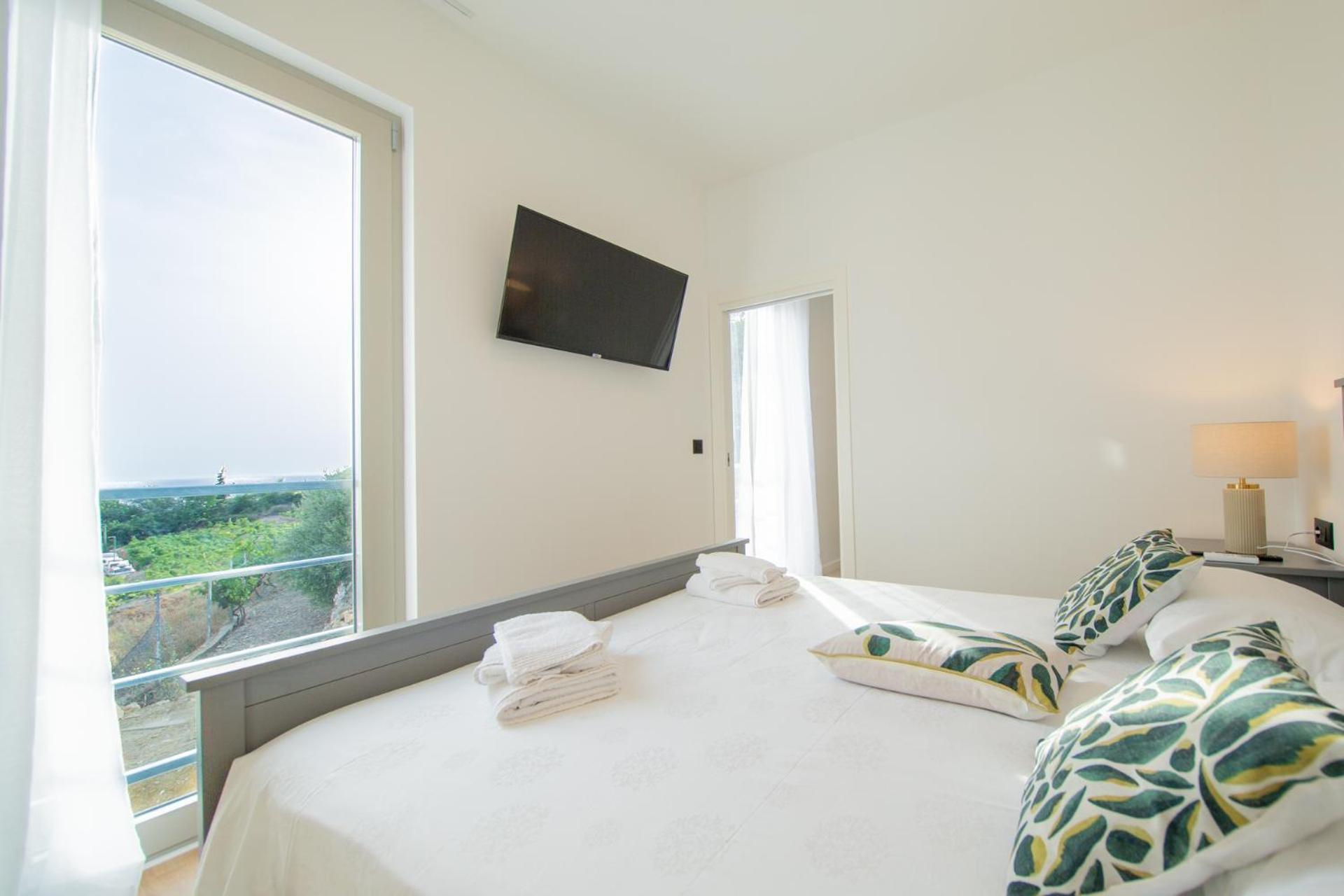 Seaside Elegance Suites Komiza Exterior photo